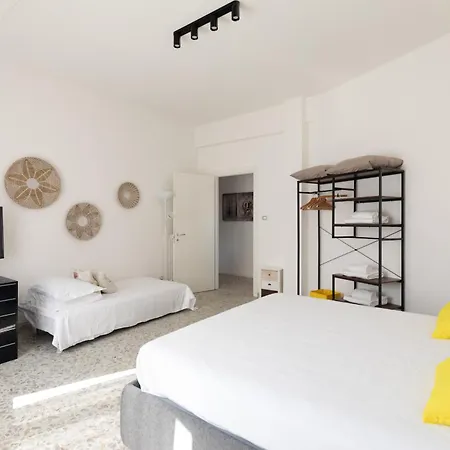 Luminous Family With Balcony By St Peter Apartment